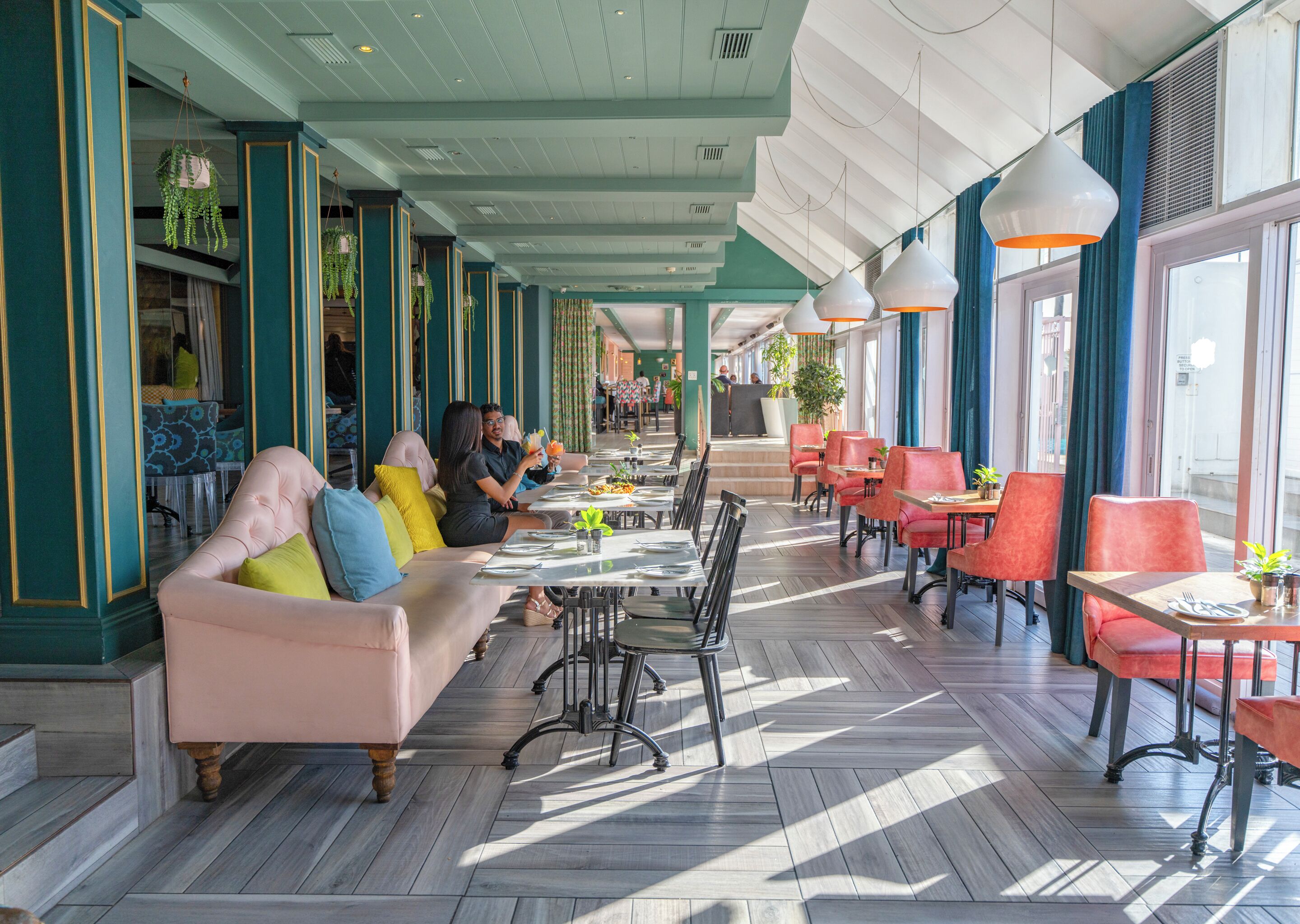2 restaurantes: opção de café da manhã, almoço e jantar