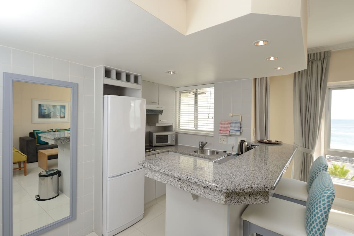 suite, 1 bedroom | private kitchen | full-sized fridge, microwave, stovetop, dishwasher