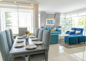 Royal Suite | In-room dining - Peninsula All-Suite Hotel by Dream Resorts (Cape Town)