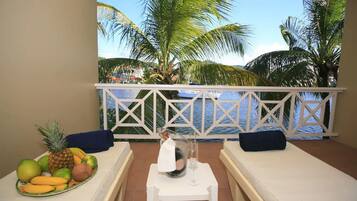 Luxury Suite, 1 Queen Bed, Sea Facing | Balcony