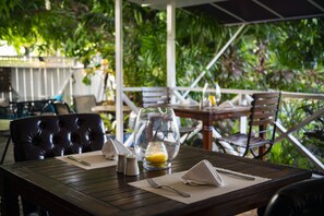 Breakfast, lunch and dinner served  - Harmony Marina Suites (Gros Islet)