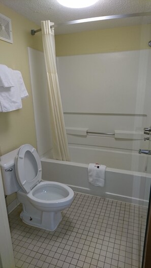Suite, Nichtraucher | Badezimmer | Duschwanne, kostenlose Toilettenartikel, Haartrockner, Handtücher