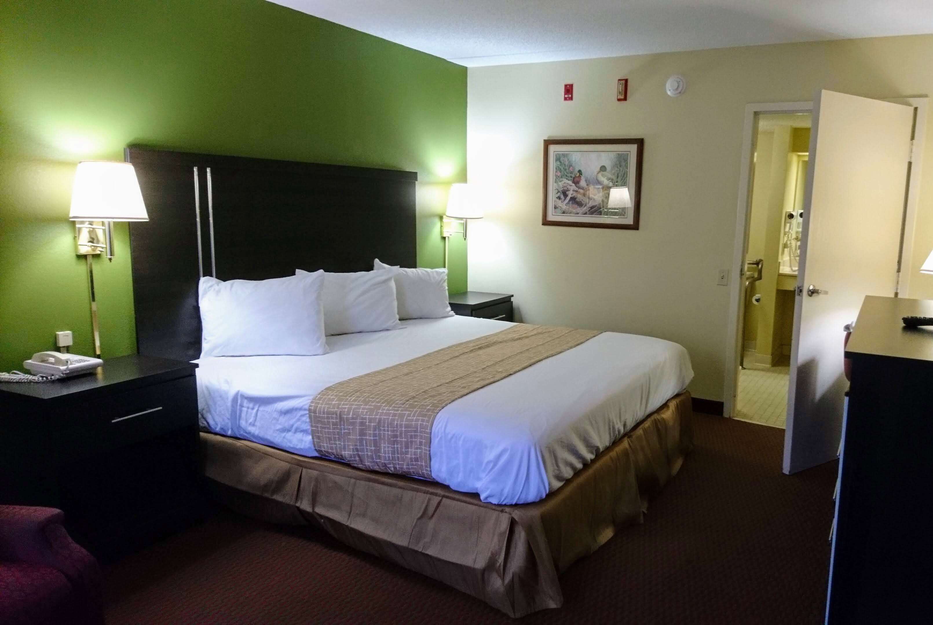 Photo - Travelodge By Wyndham Knoxville East