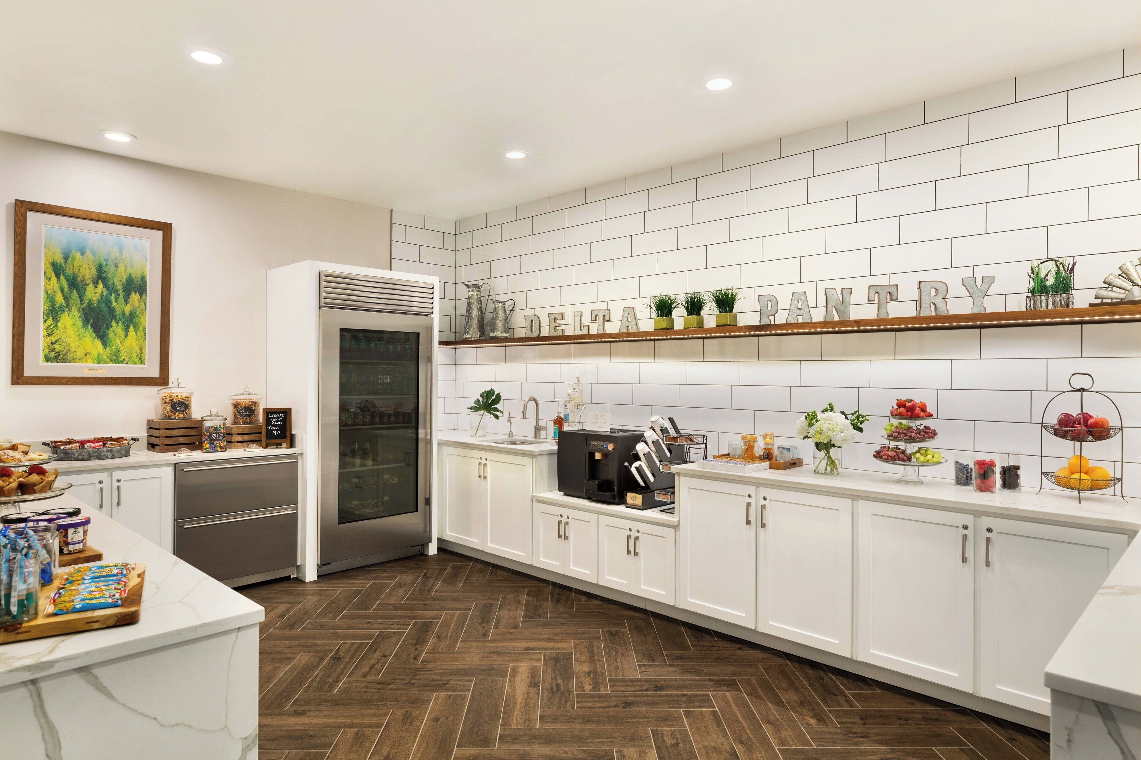 breakfast, lunch, dinner served; american cuisine