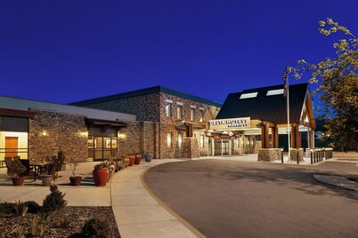 Delta Hotels by Marriott Helena Colonial