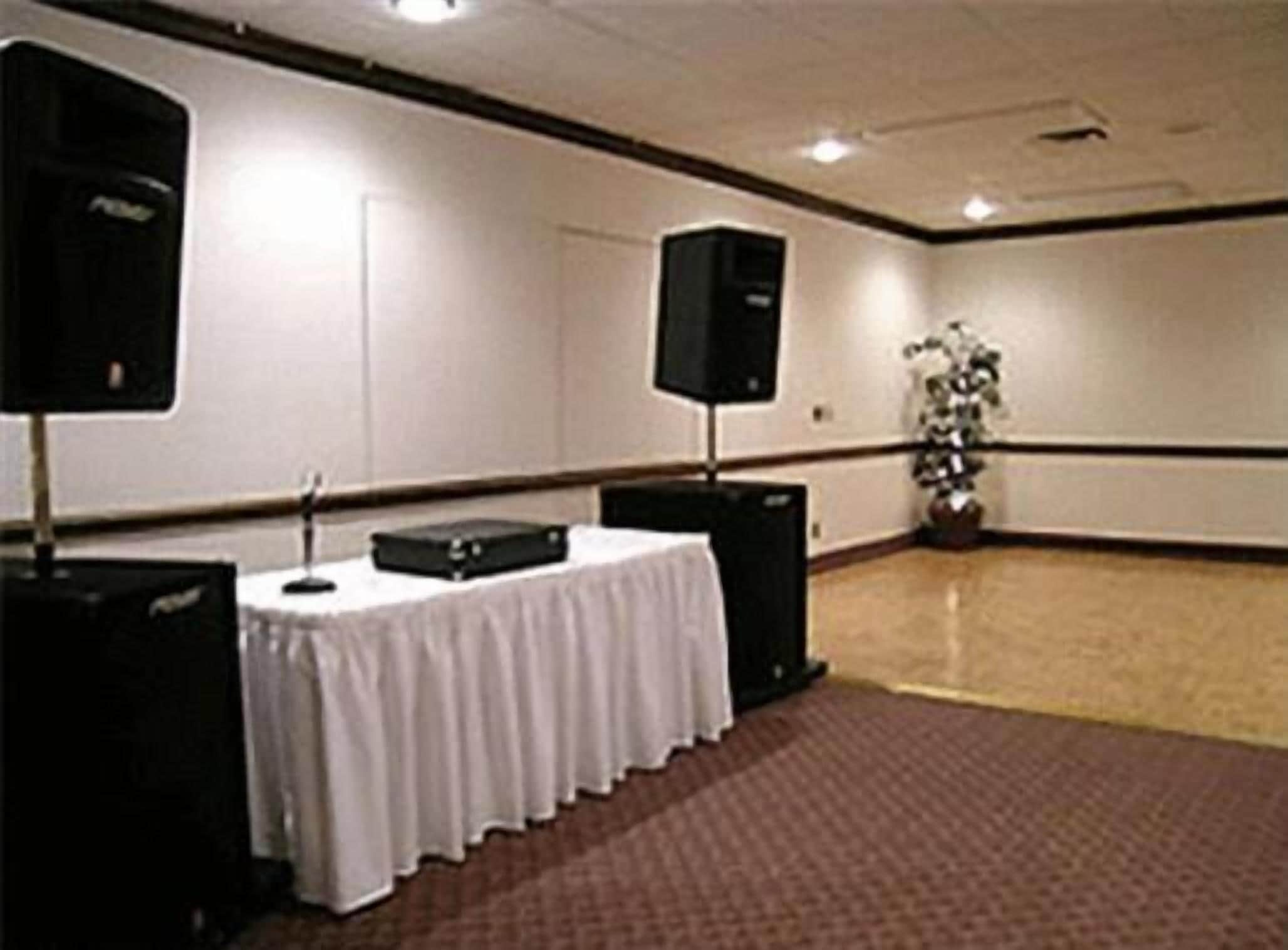 Photo - Trade Winds Central Inn