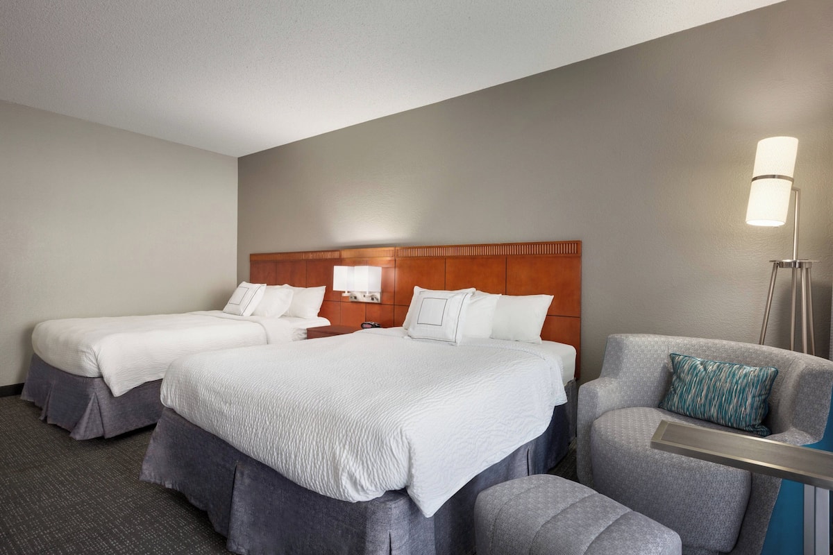 1 bedroom, premium bedding, pillowtop beds, desk