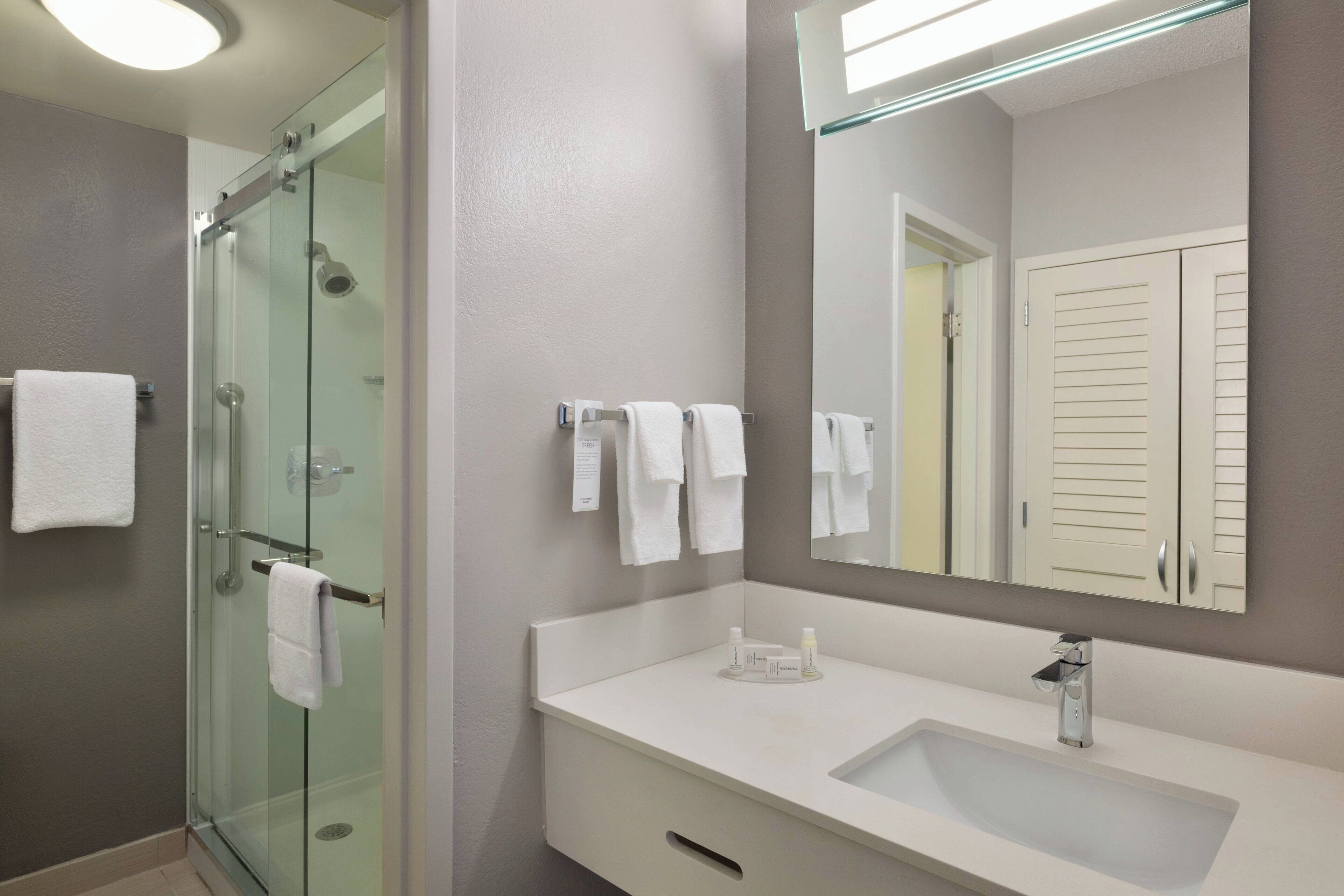 combined shower/bathtub, free toiletries, hair dryer, towels