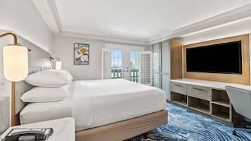 Standard Room, 1 King Bed, Accessible (Mobility, Accessible Tub) | 1 bedroom, premium bedding, pillow-top beds, in-room safe