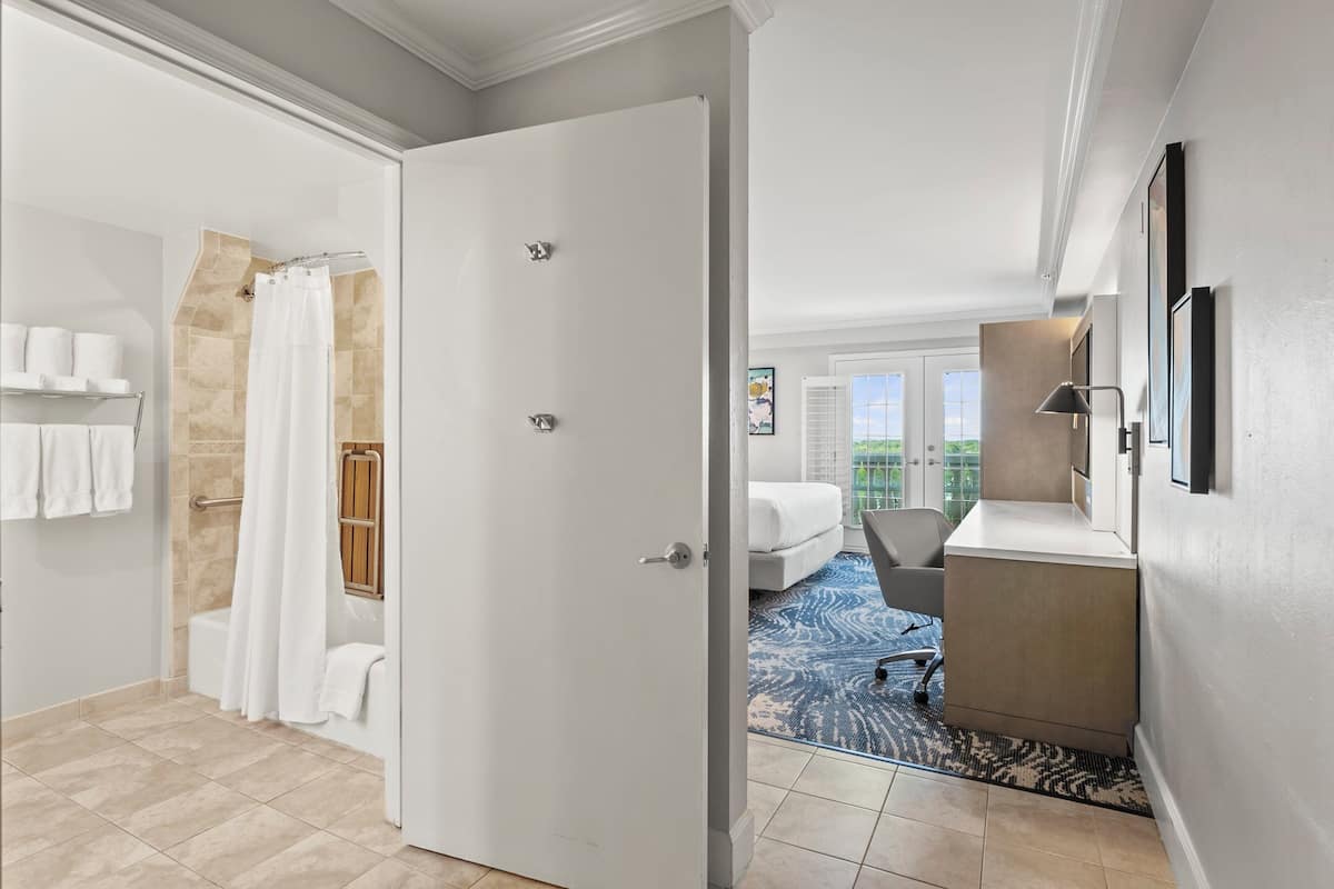 Standard Room, 1 Katil Raja (King), Accessible (Mobility, Accessible Tub) | 1 bilik tidur, peralatan tempat tidur premium, tilam berlapik