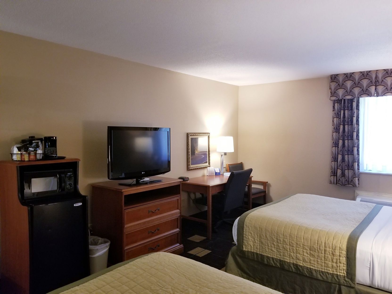 Pillowtop-Betten, Schreibtisch, Bügeleisen/Bügelbrett