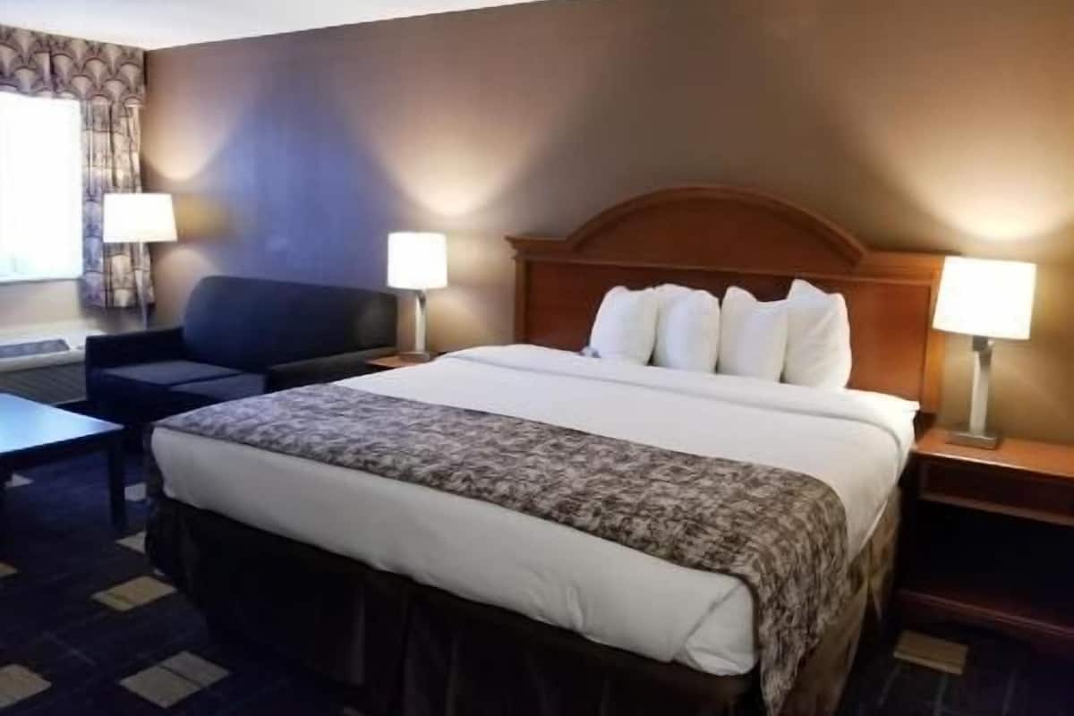 Pillowtop beds, desk, iron/ironing board, free cribs/infant beds