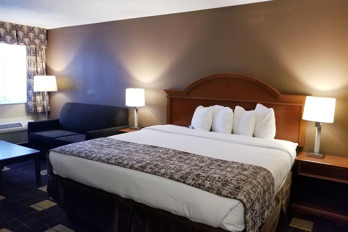 Pillowtop beds, desk, iron/ironing board, free cribs/infant beds