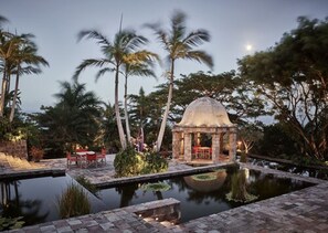 Couples treatment room(s), deep-tissue massages, Swedish massages