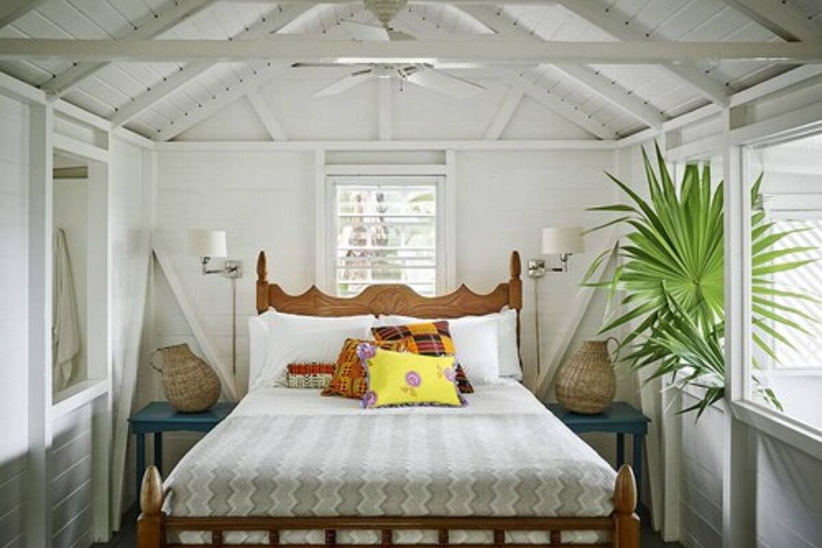 Egyptian cotton sheets, premium bedding, in-room safe, desk