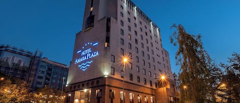 Fassade der Unterkunft – Abend/Nacht