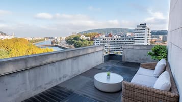 1 habitación, edredón, minibar y caja de seguridad en la habitación