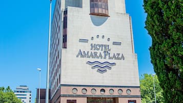 Vista frontal de la propiedad