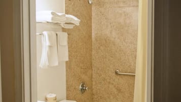 Combined shower/bathtub, free toiletries, hair dryer, towels