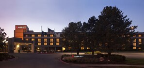 Front of property - evening/night - Omaha Marriott (Omaha)