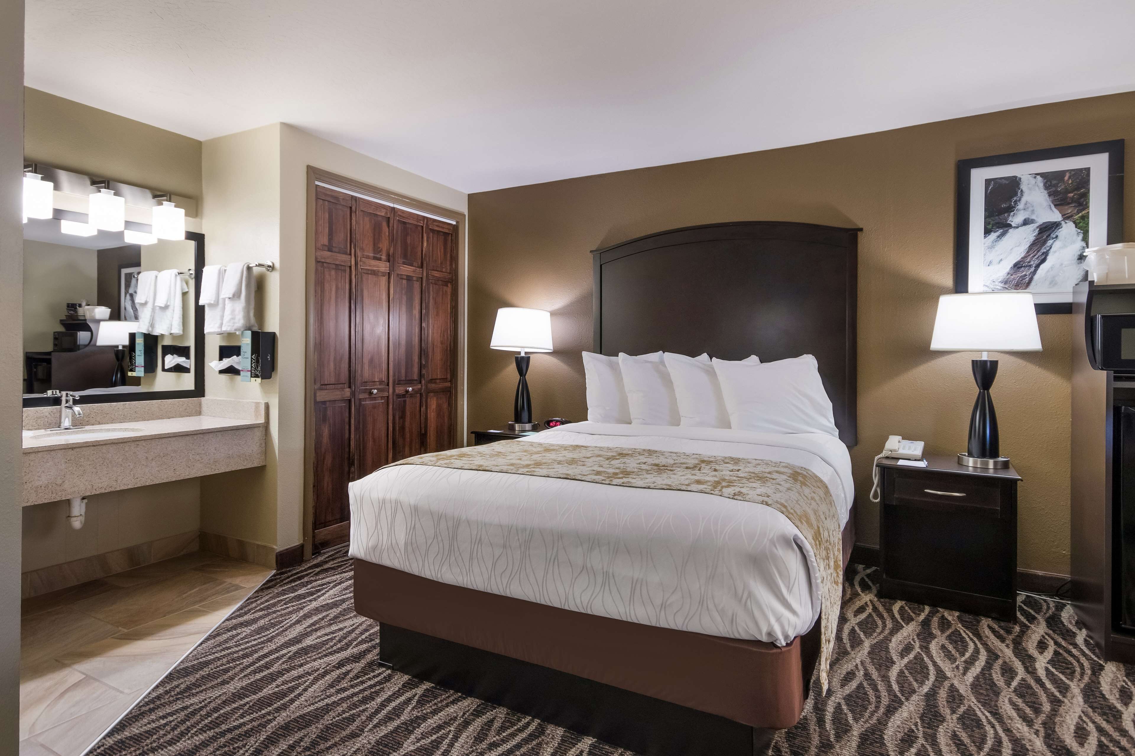 in-room safe, desk, iron/ironing board, cots/infant beds