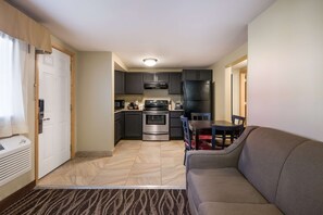 Suite, 1 Queen Bed, Non Smoking, Kitchen (with Sofabed)