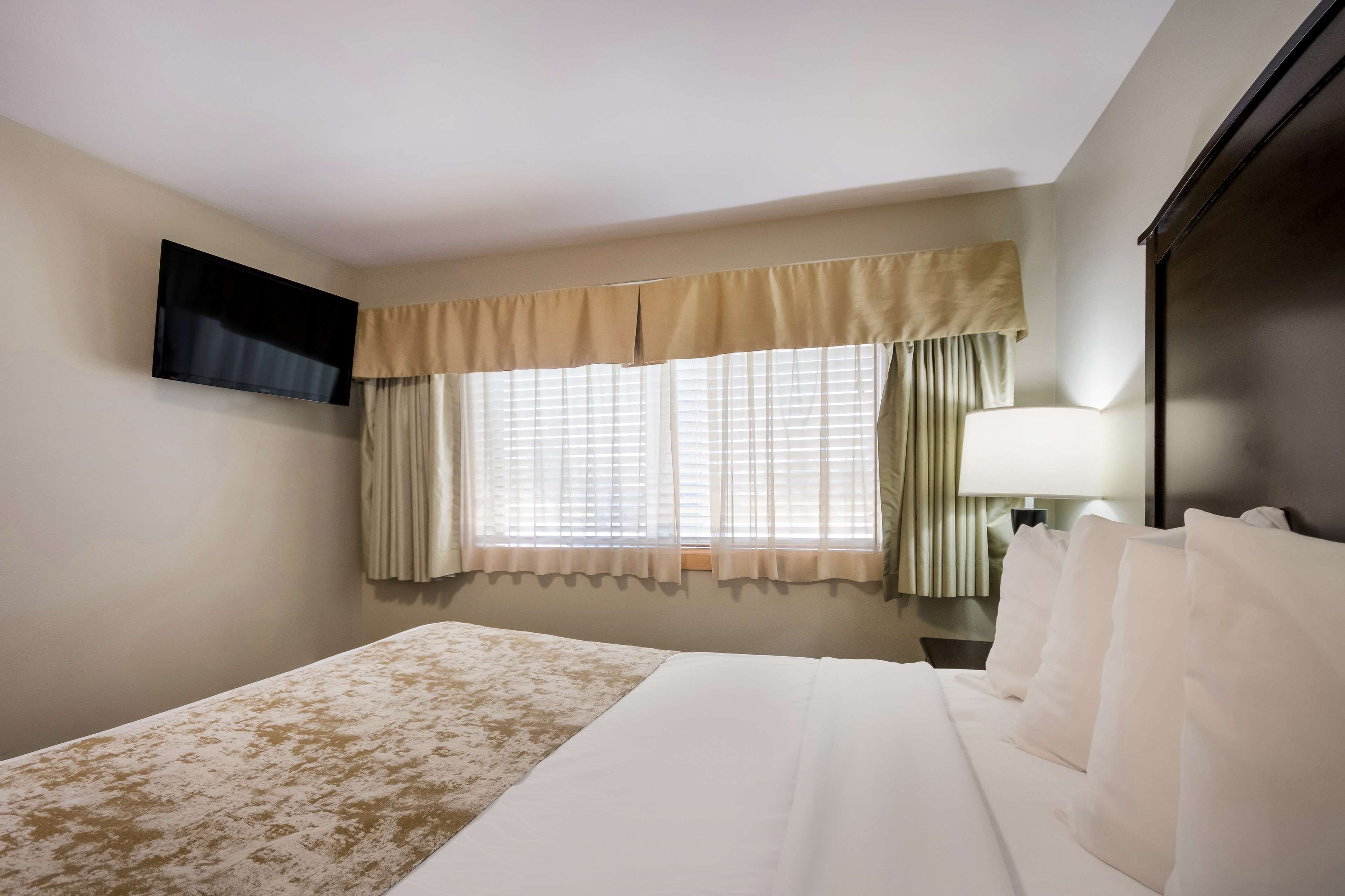 in-room safe, desk, iron/ironing board, cots/infant beds