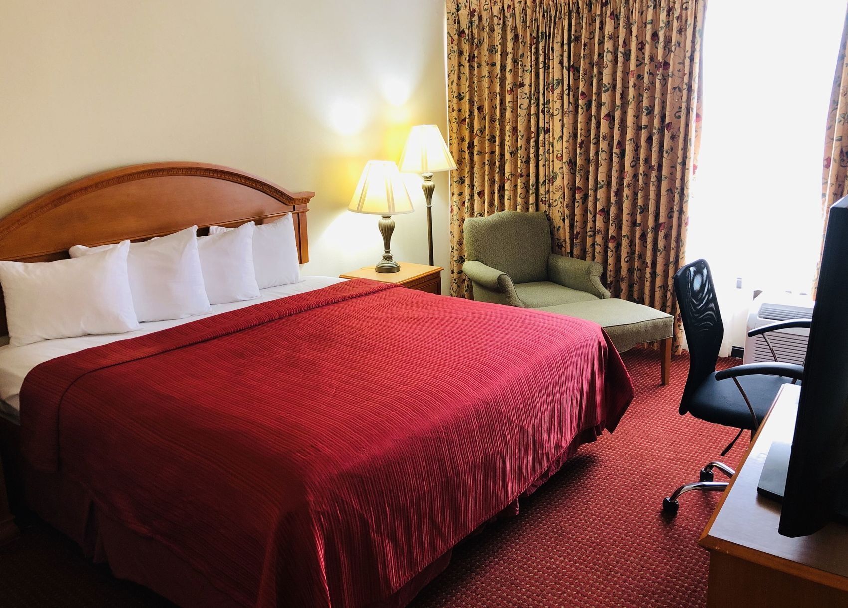 Premium bedding, pillowtop beds, in-room safe, individually decorated
