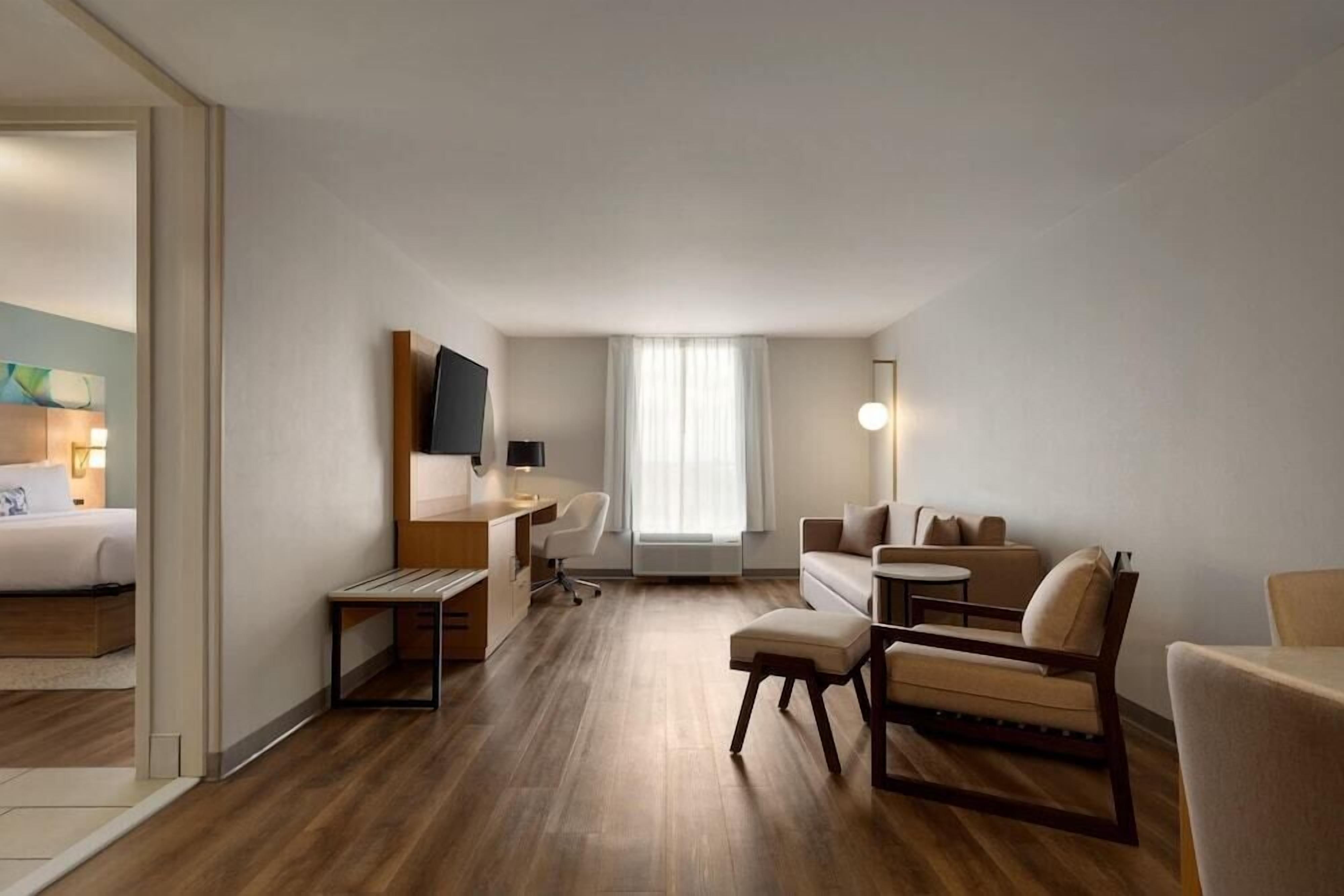 Premium bedding, pillowtop beds, in-room safe, individually decorated