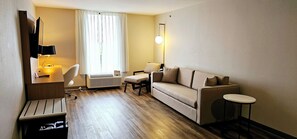 Executive Suite, 1 King Bed, Non Smoking | Living area | 32-inch LCD TV with cable channels, TV, pay films