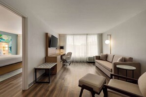 Studio Suite, 1 King Bed, Non Smoking | Premium bedding, pillow-top beds, in-room safe, individually decorated