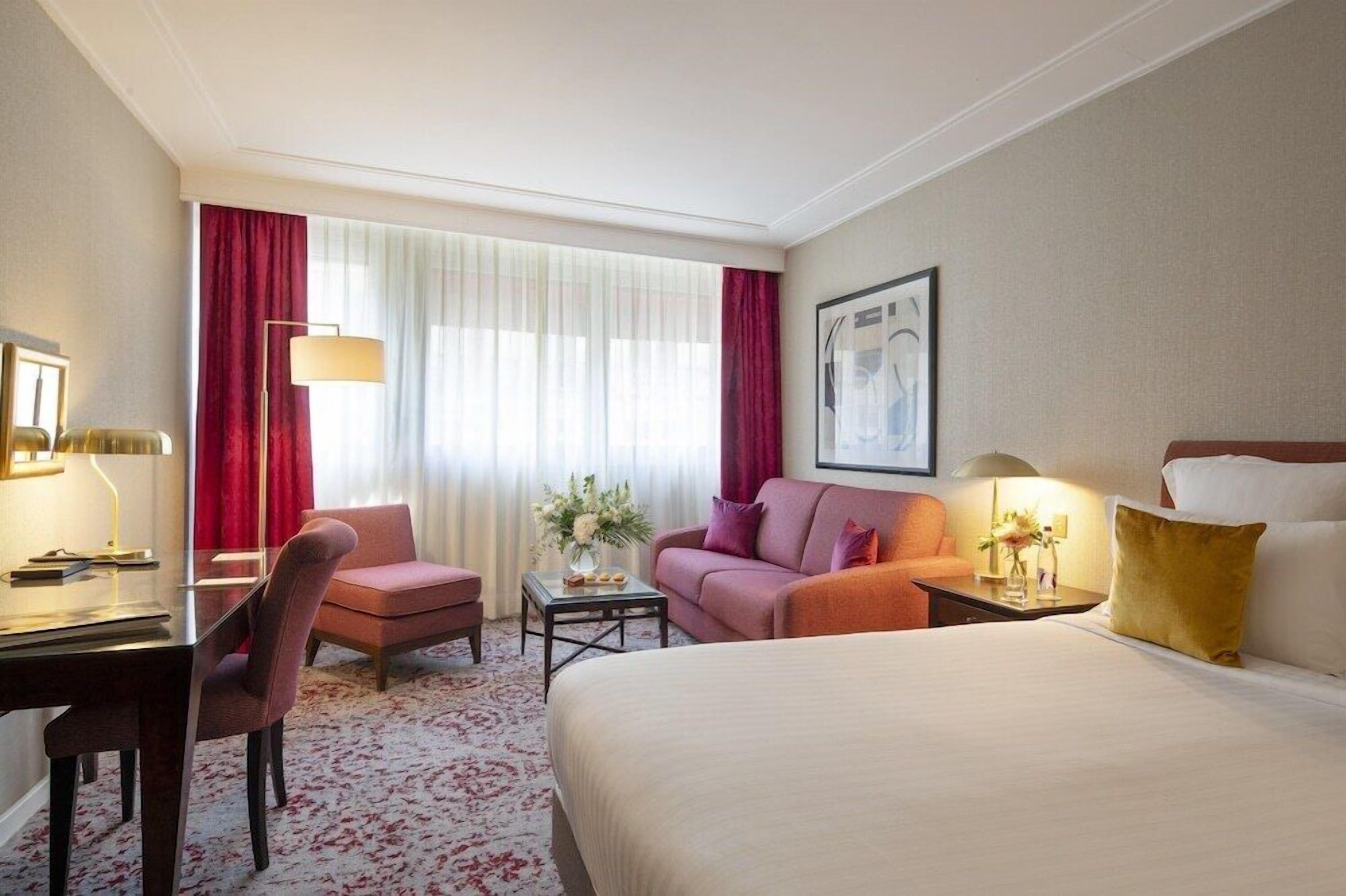 Premium bedding, minibar, in-room safe, desk