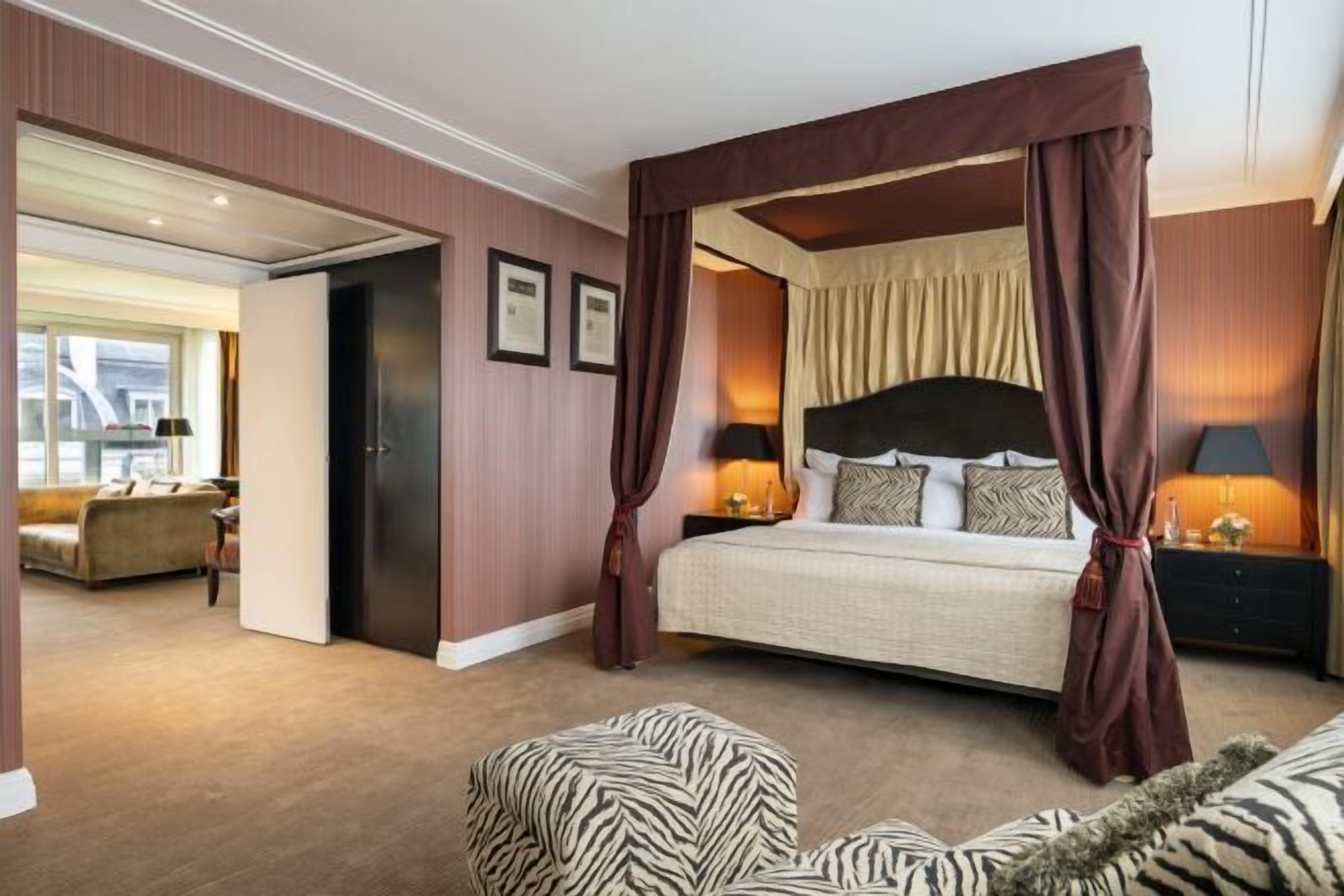 Ropa de cama de alta calidad y minibar 