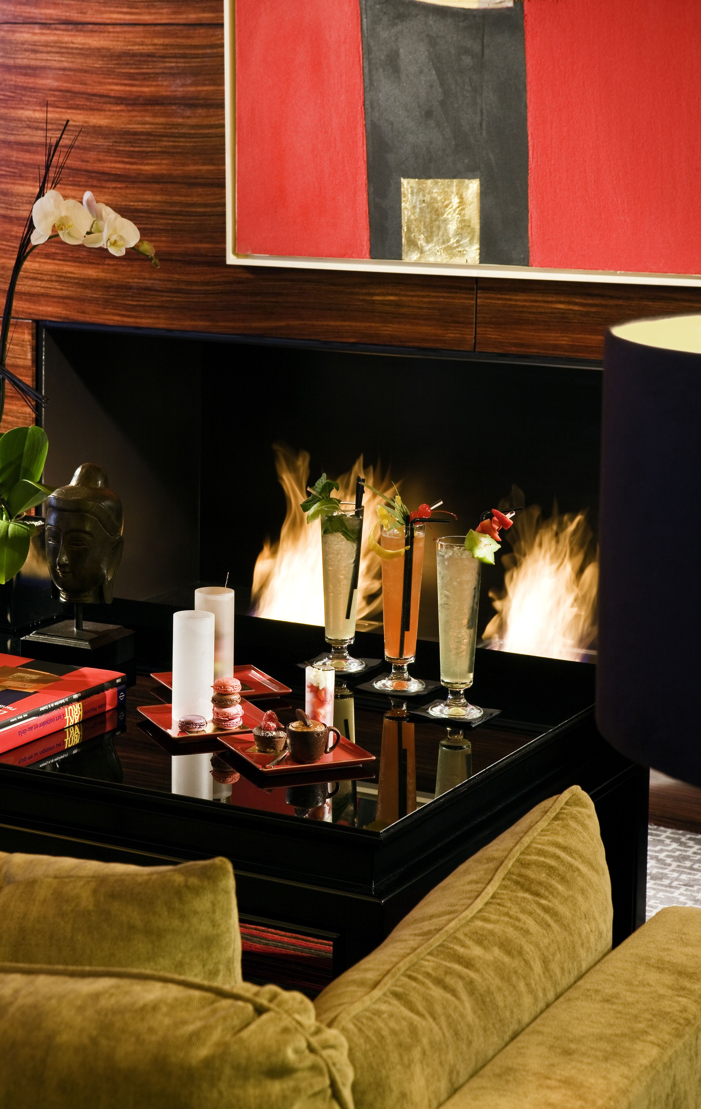 serves dinner and happy hour