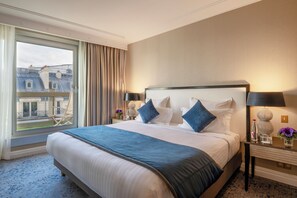 Deluxe Suite, Terrace (Champs Elysées) | Premium bedding, minibar, in-room safe, desk - Warwick Champs-Elysées Paris (Paris)