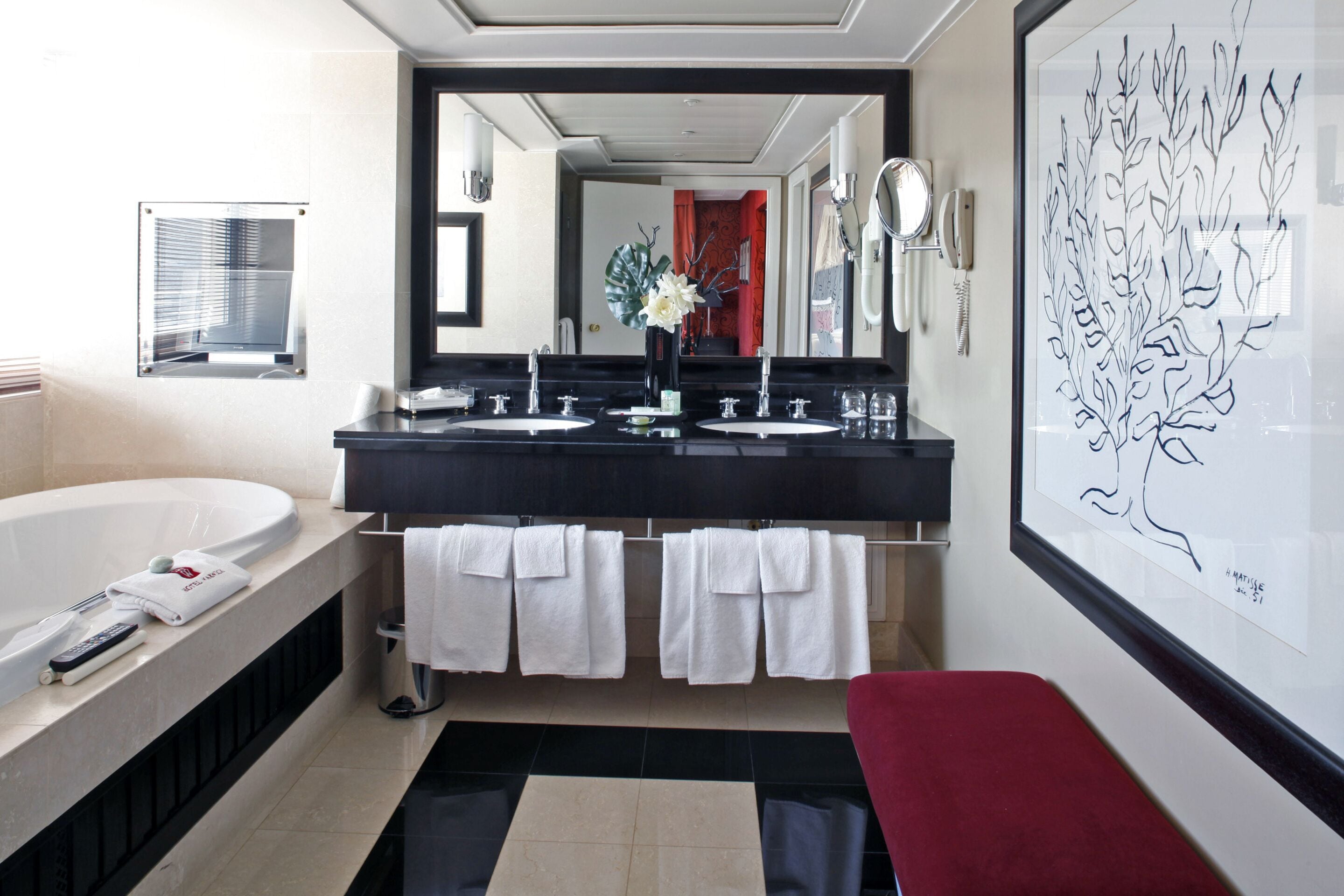 presidential suite | bathroom | combined shower/bathtub, free toiletries, hair dryer, bathrobes