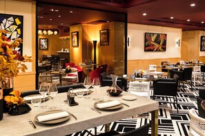 Tägliches Frühstücksbuffet (36 EUR pro Person)