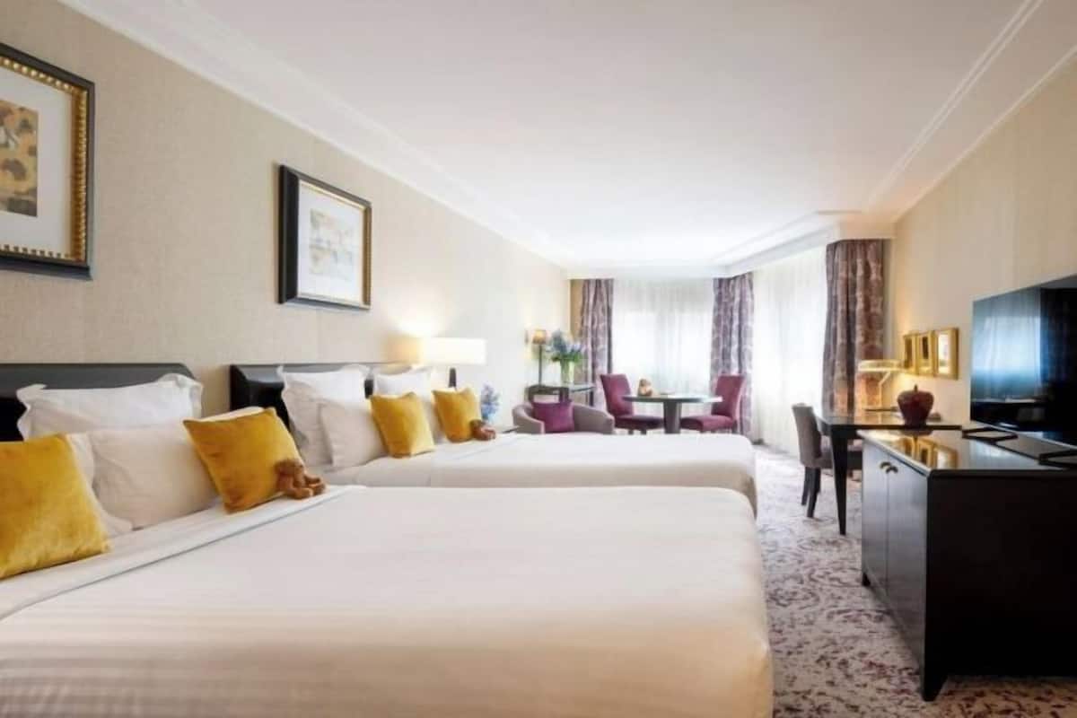 Premium bedding, minibar, in-room safe, desk