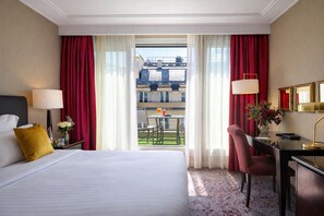Premium bedding, minibar, in-room safe, desk - Warwick Champs-Elysées Paris (Paris)