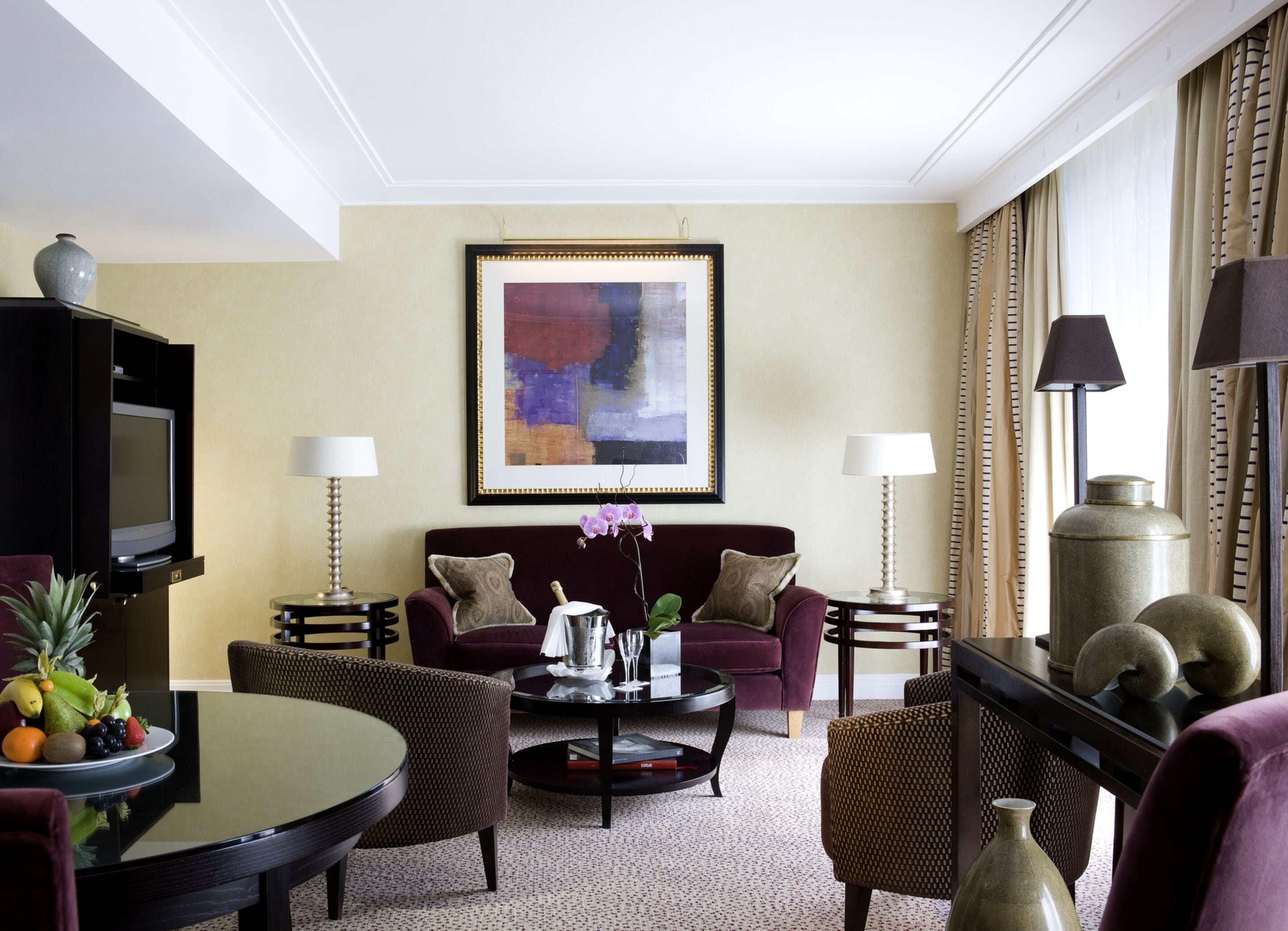 suite (montaigne) | living area | flat-screen tv