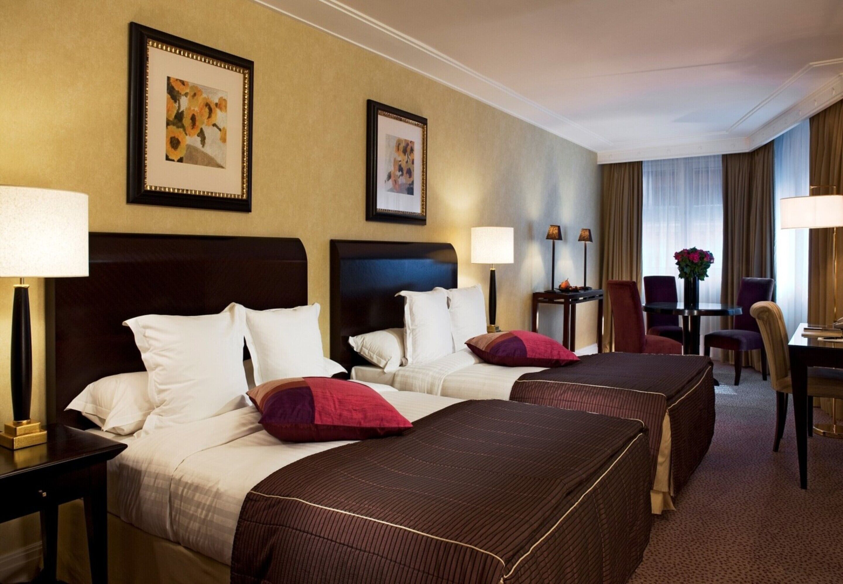 family room | premium bedding, minibar, in-room safe, desk