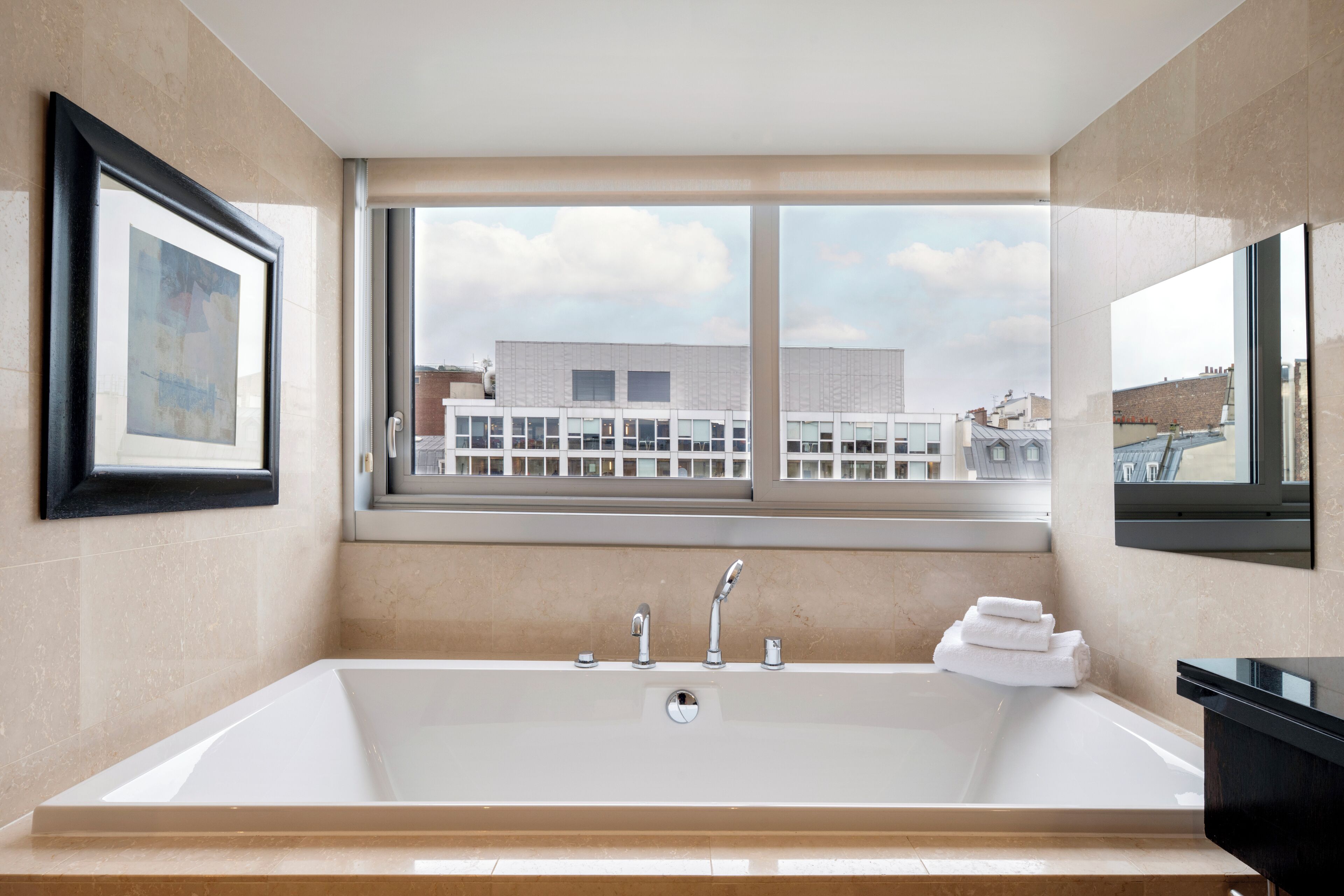 Photo - Warwick Champs-Elysées Paris