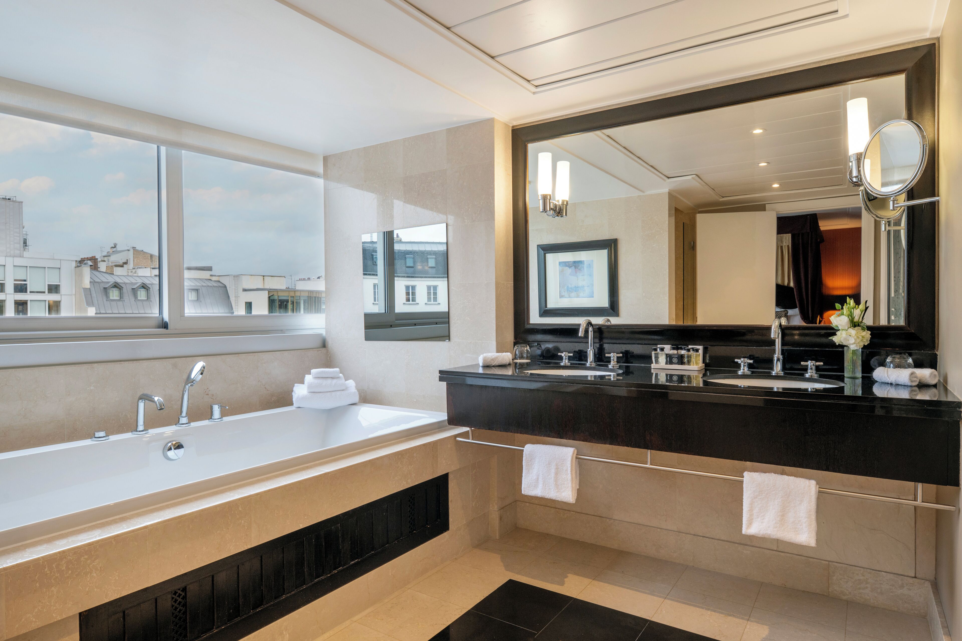 Photo - Warwick Champs-Elysées Paris