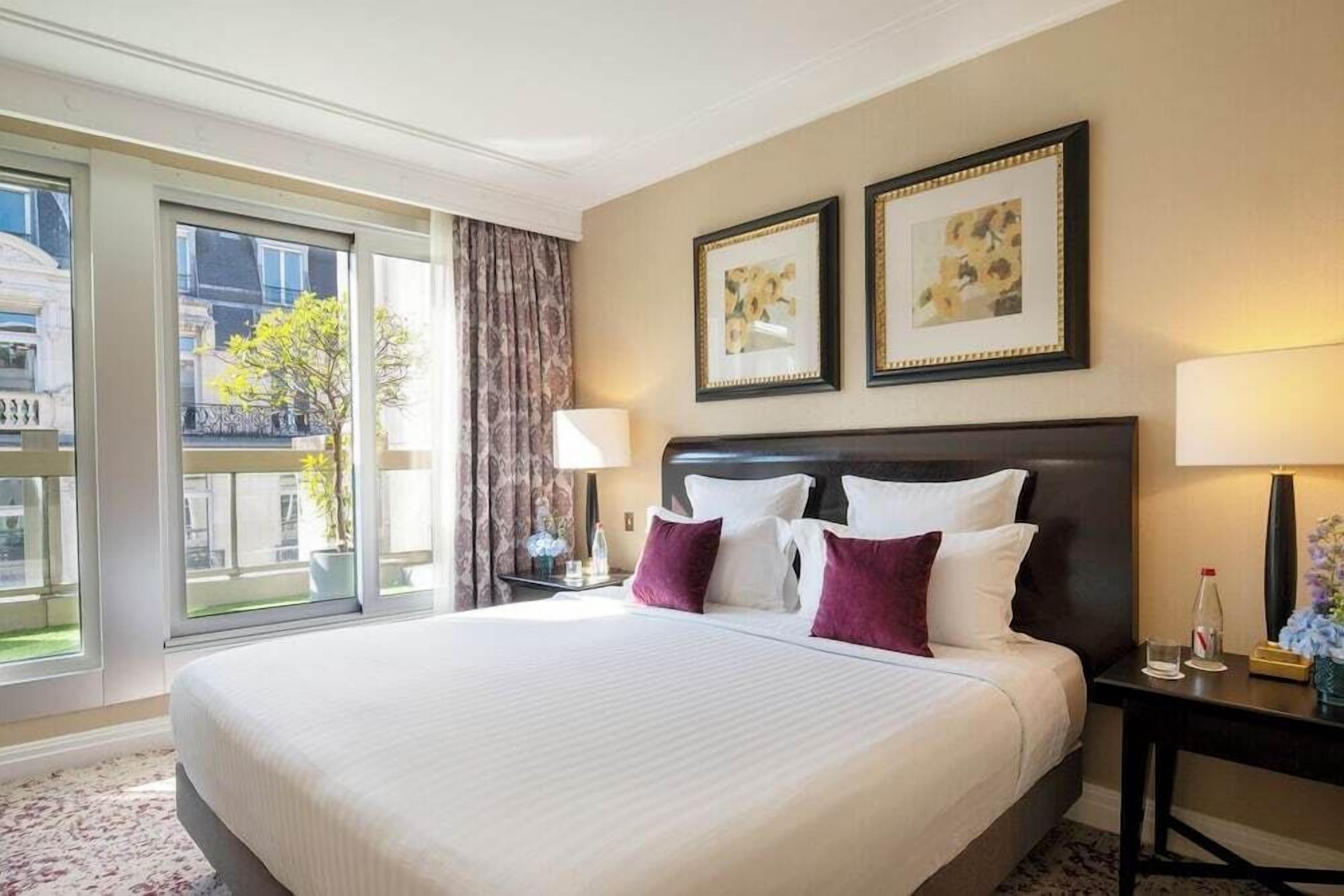 Premium bedding, minibar, in-room safe, desk