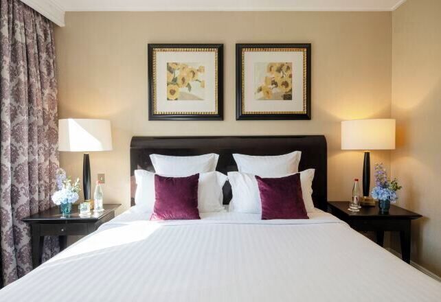 Ropa de cama de alta calidad y minibar 