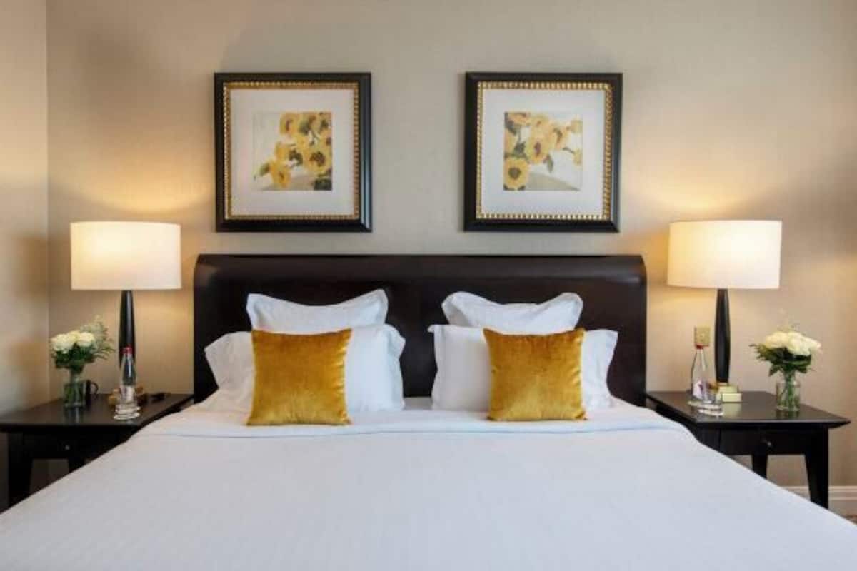 Premium bedding, minibar, in-room safe, desk