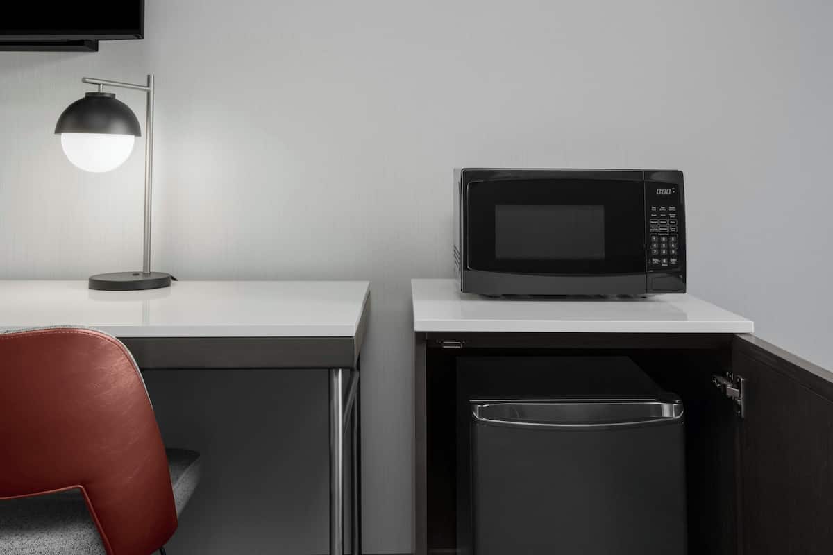 1 bedroom, pillow-top beds, in-room safe, desk