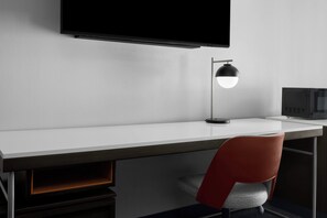 Pillowtop beds, in-room safe, desk, blackout drapes
