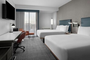 Surmatelas, coffres-forts dans les chambres, bureau, rideaux occultants