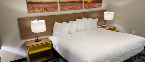 Standard Room, 1 King Bed, Non Smoking | Desk, blackout drapes, iron/ironing board, free cribs/infant beds